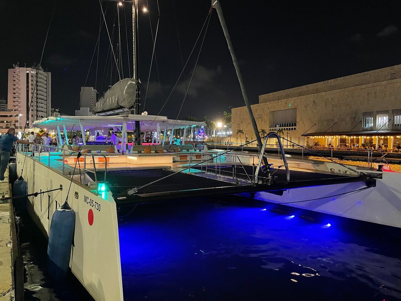 Catamaran Sunset Cruise in Cartagena Bay 8