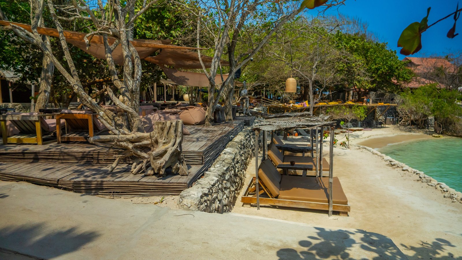 Pa`ue Beach Lounge 16