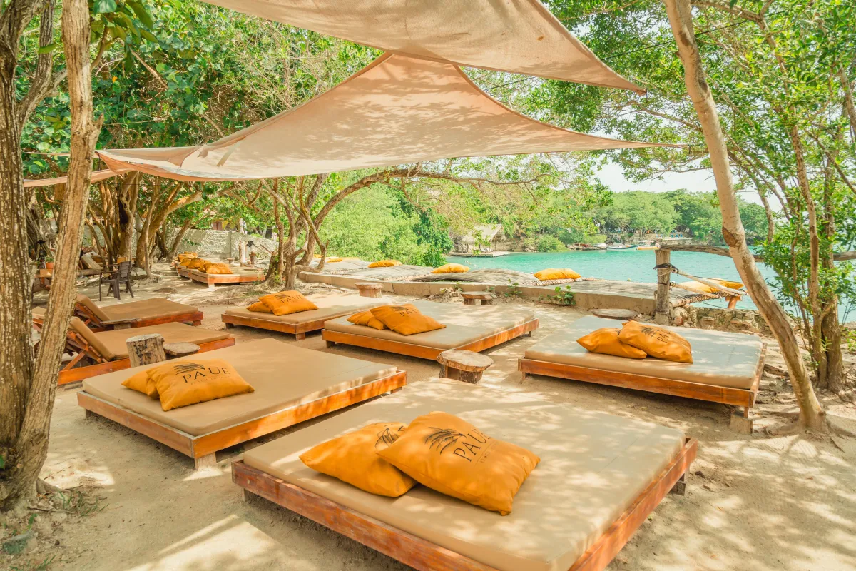 Paue Beach Lounge – Isla Grande 21