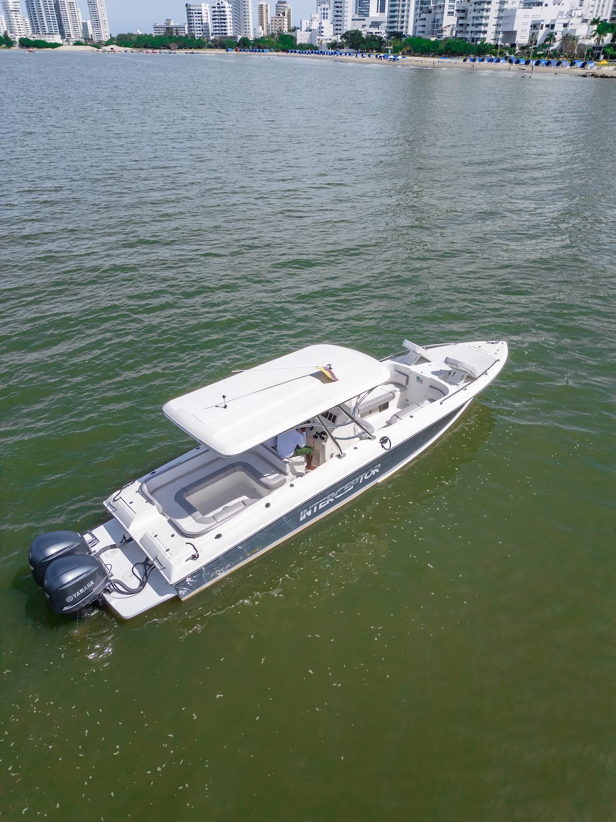 Lancha Interceptor12