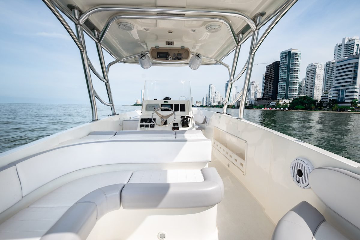 Lancha Interceptor24