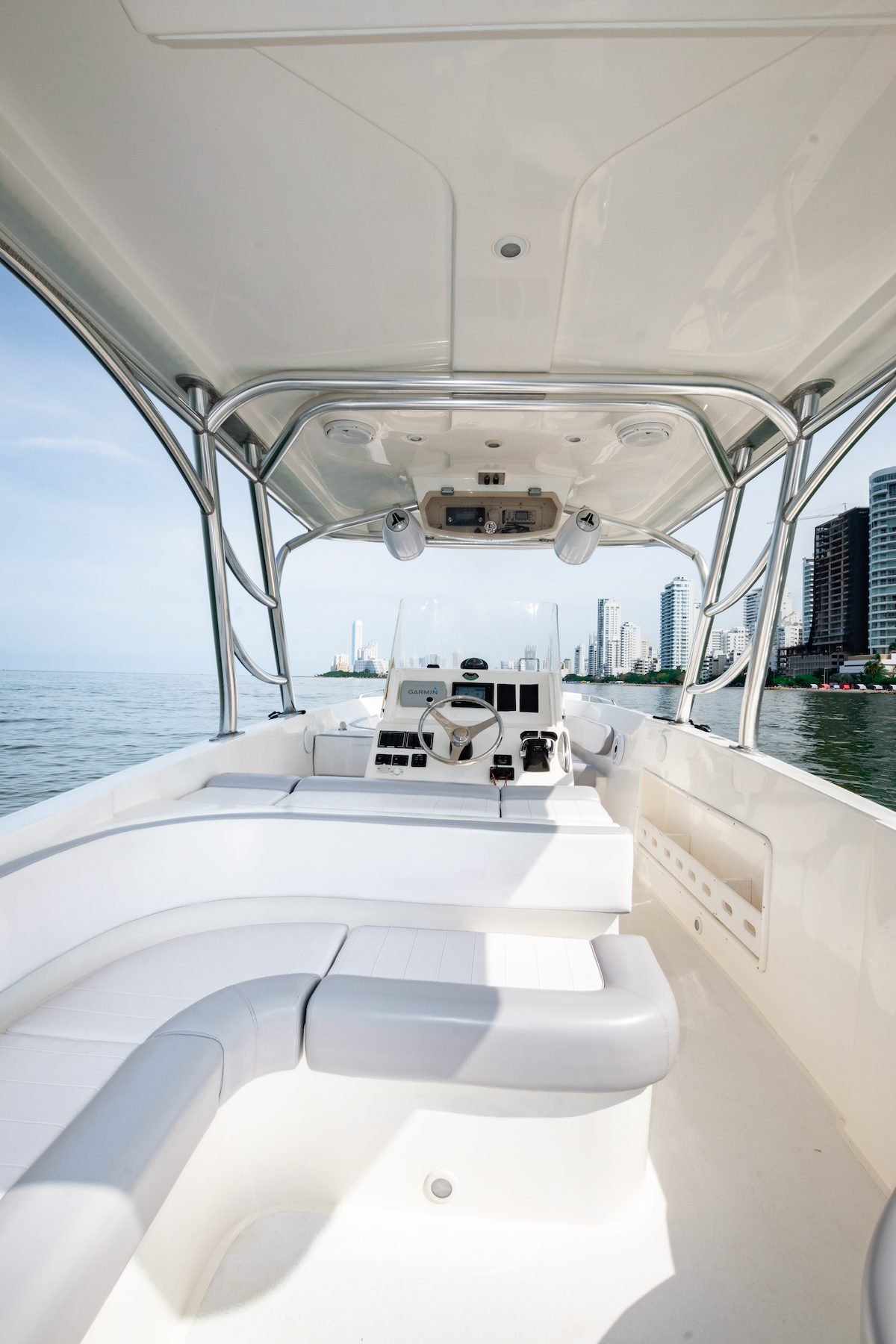 Lancha Interceptor25