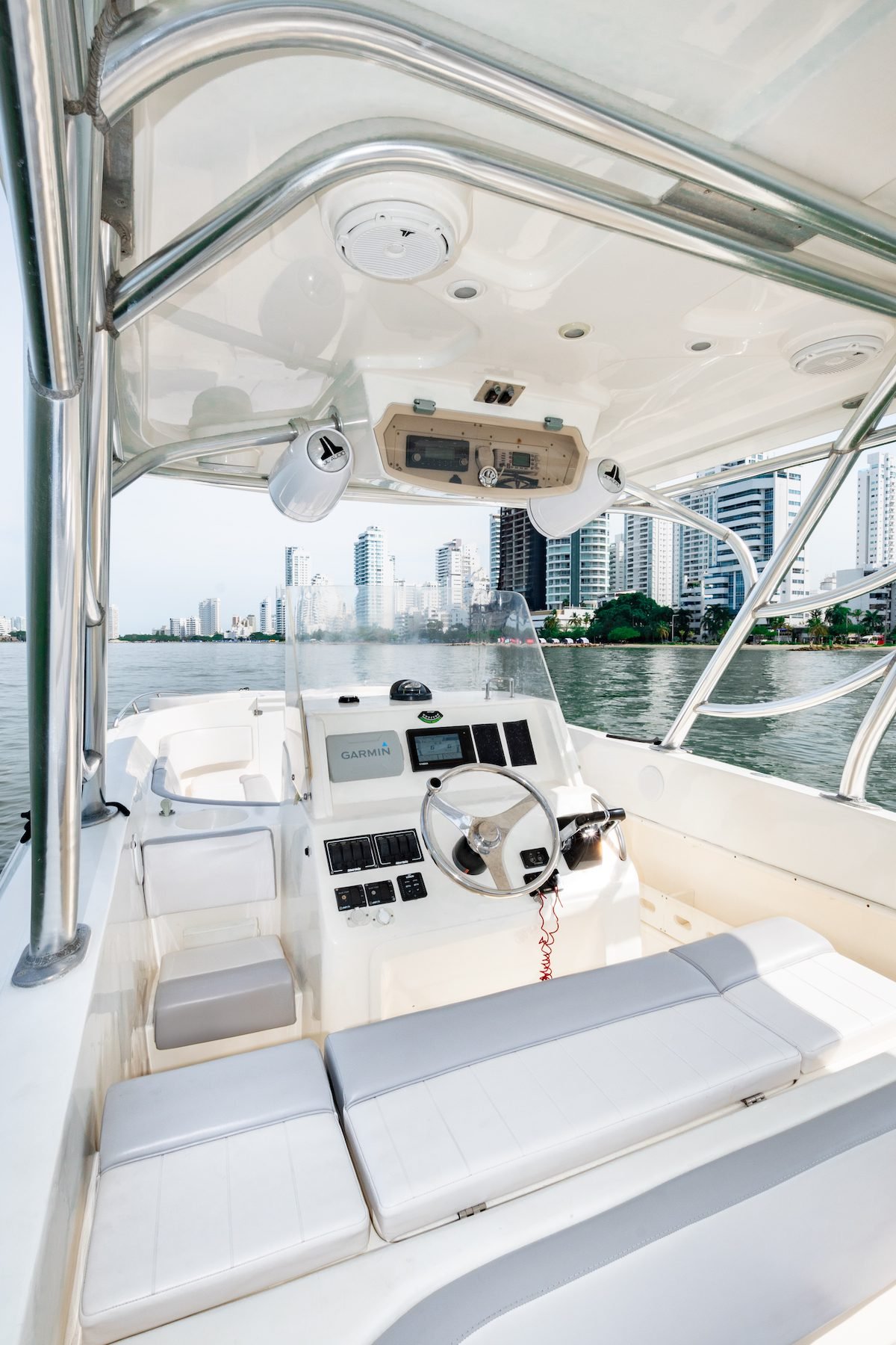 Lancha Interceptor26