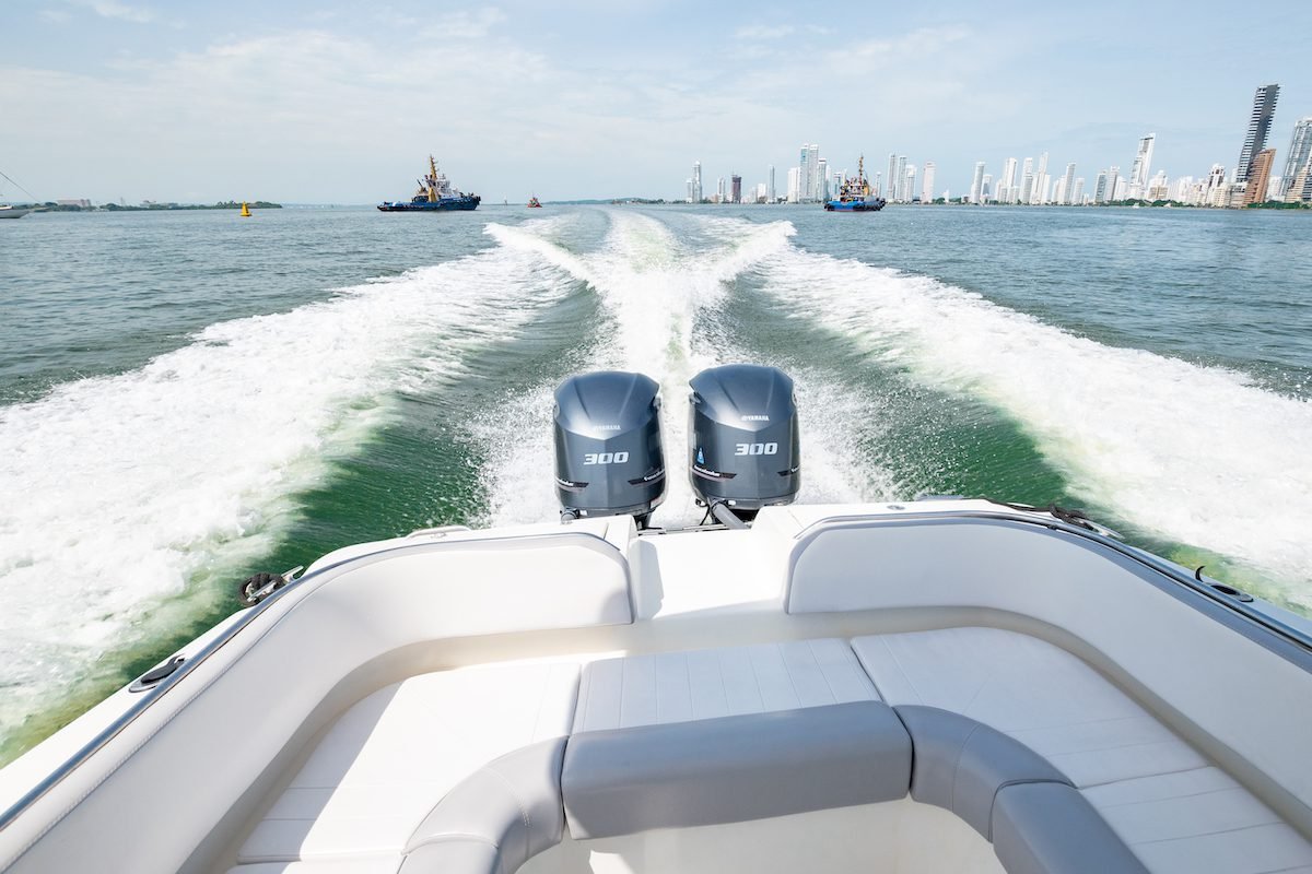 Lancha Interceptor30