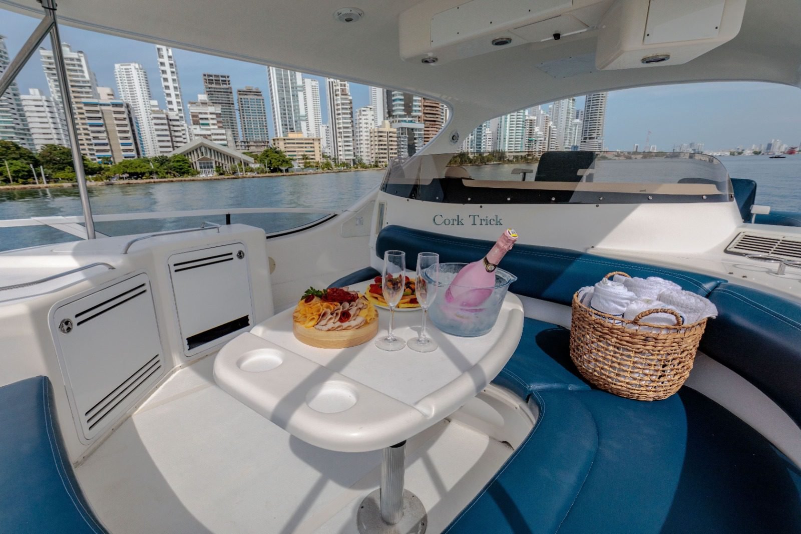 Yate Corck Trick 56 ft 14