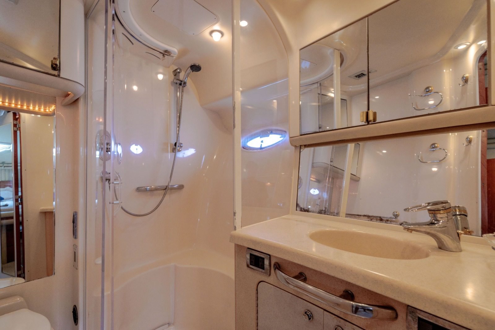 Yate Corck Trick 56 ft 23