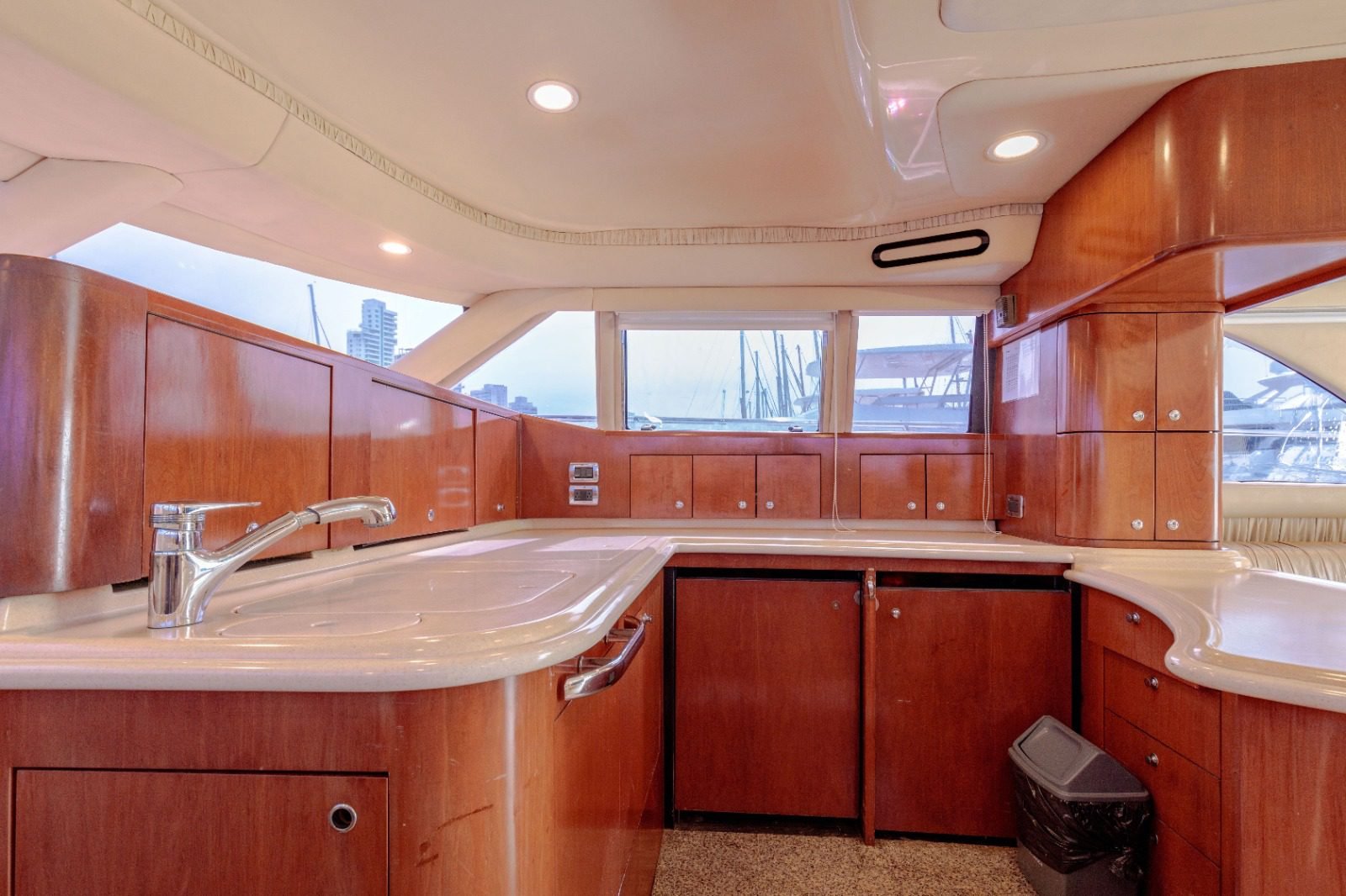 Yate Corck Trick 56 ft 38