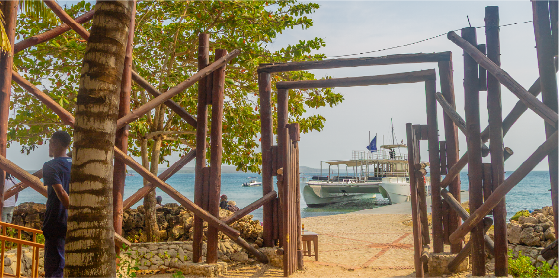 Historic Tour on the Flamante Catamaran 4