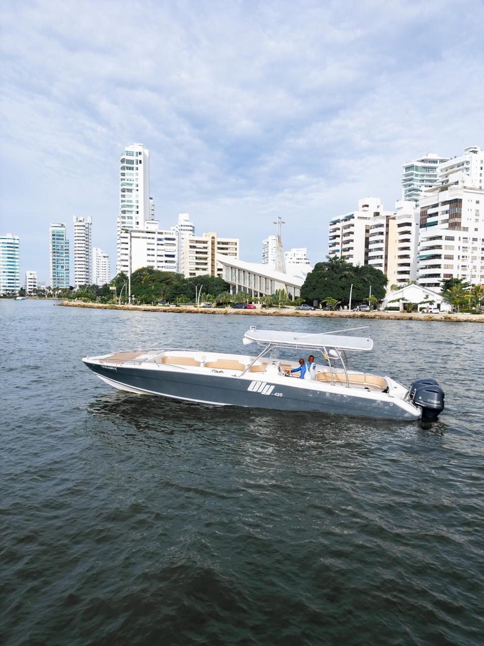 Bote Oly 42ft (Azura) 13