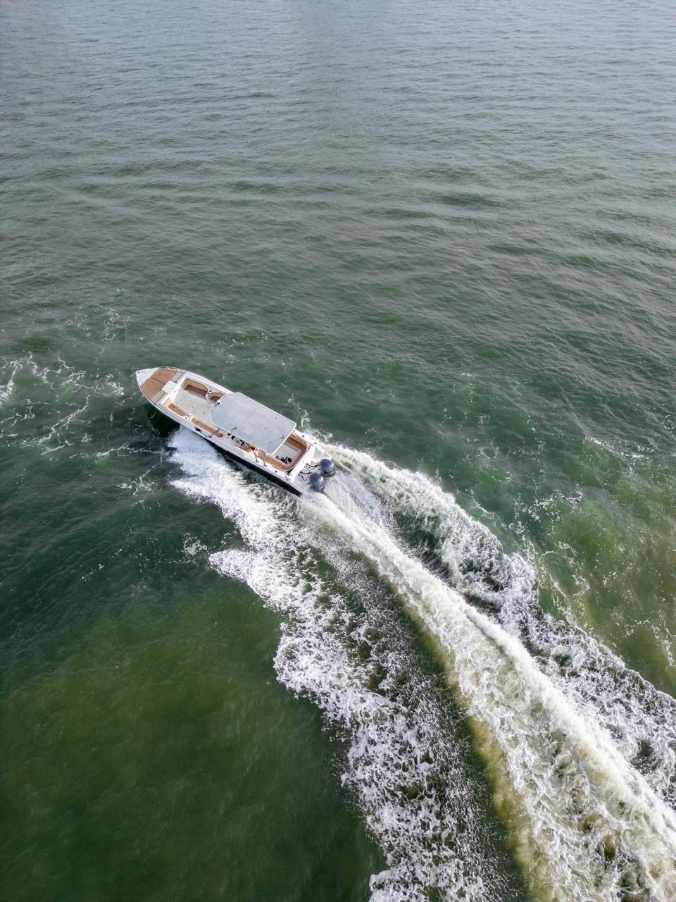 Bote Oly 42ft (Azura) 17