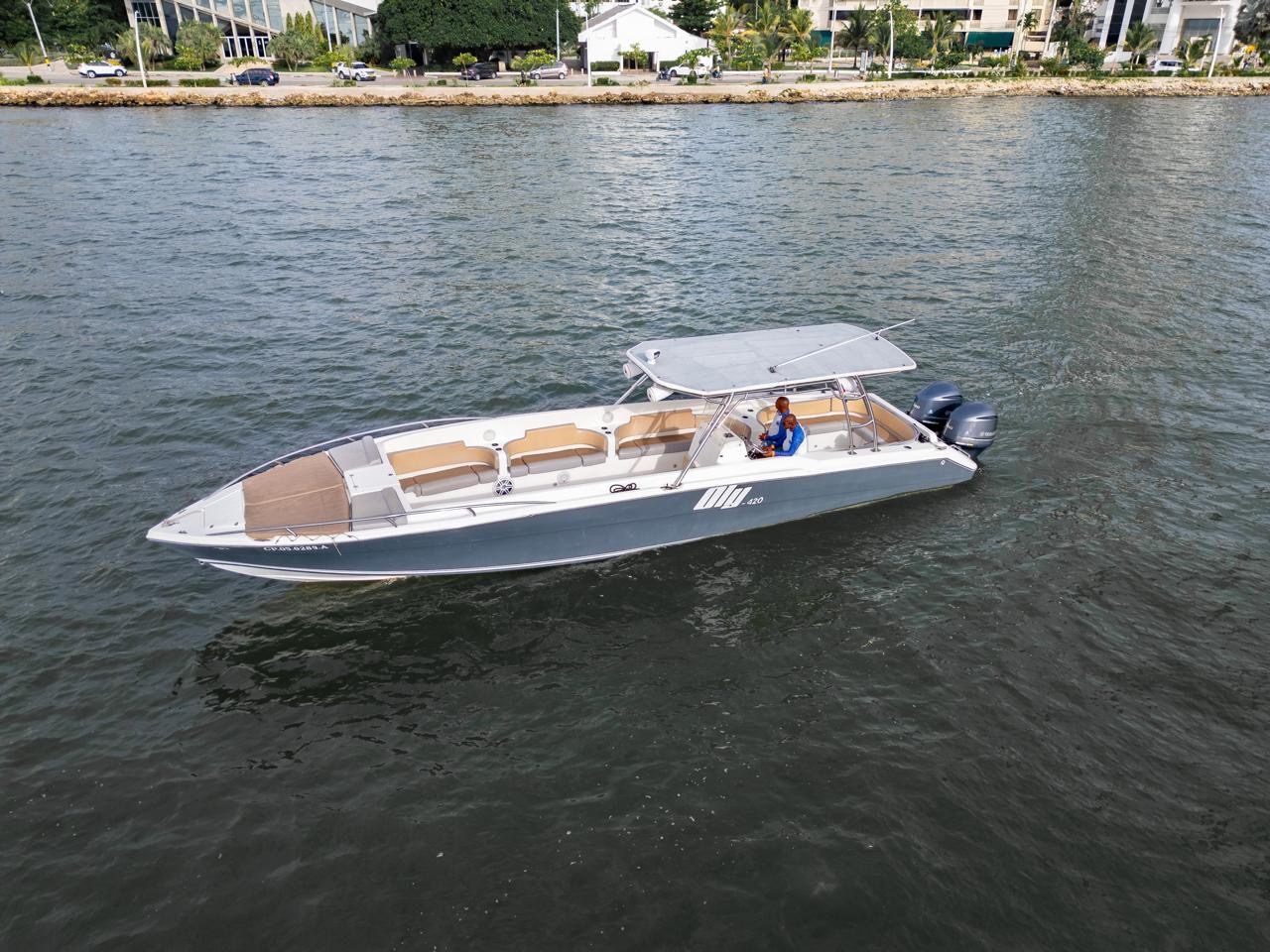 Bote Oly 42ft (Azura) 36