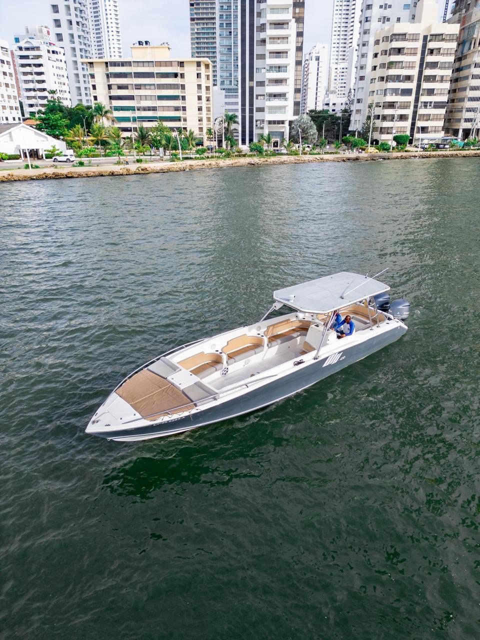 Bote Oly 42ft (Azura) 37