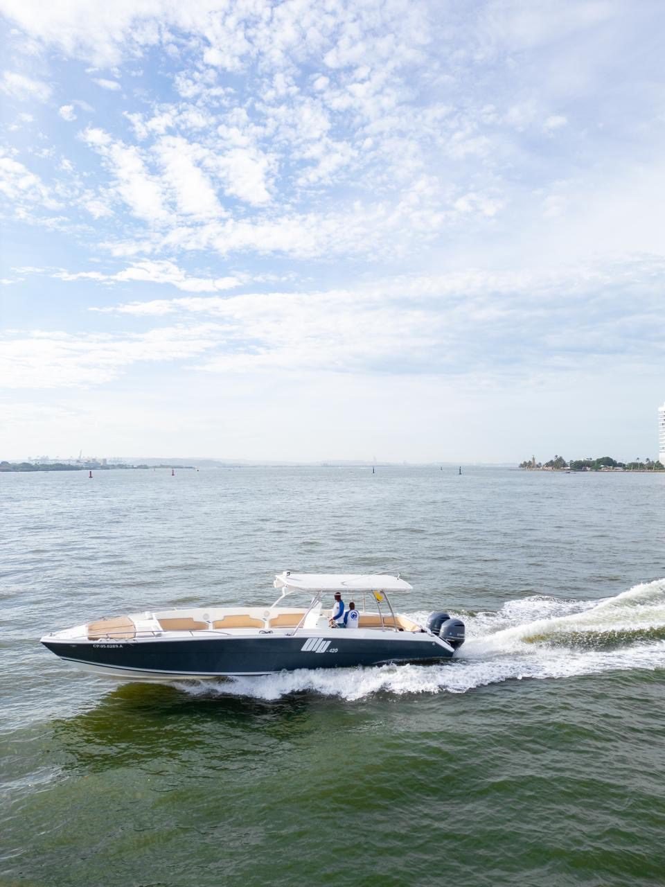 Bote Oly 42ft (Azura) 6