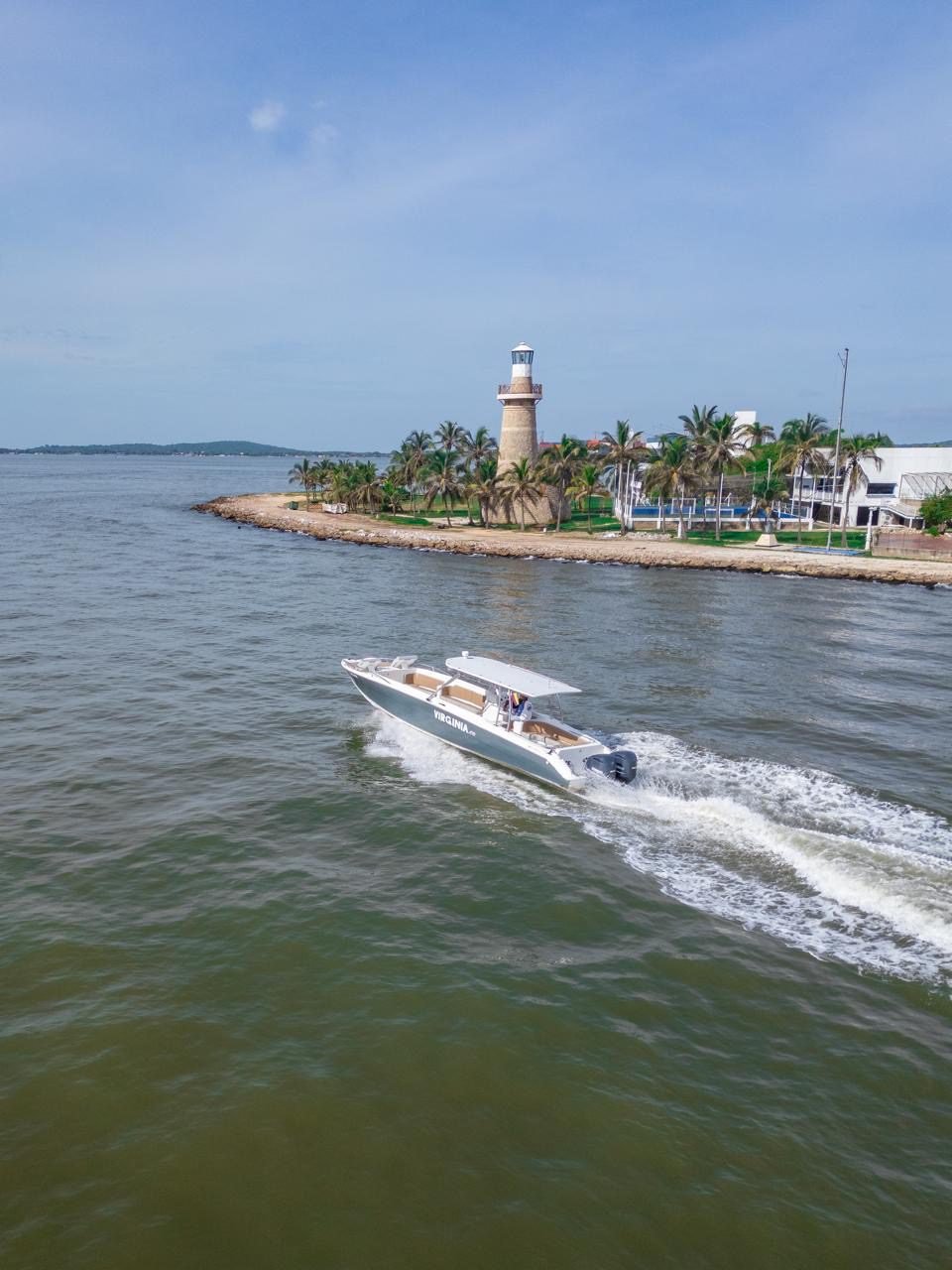 Bote Virginia 42ft (Skyline) 11