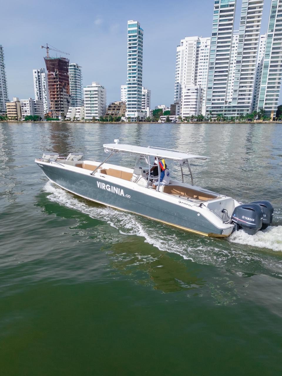 Bote Virginia 42ft (Skyline) 19