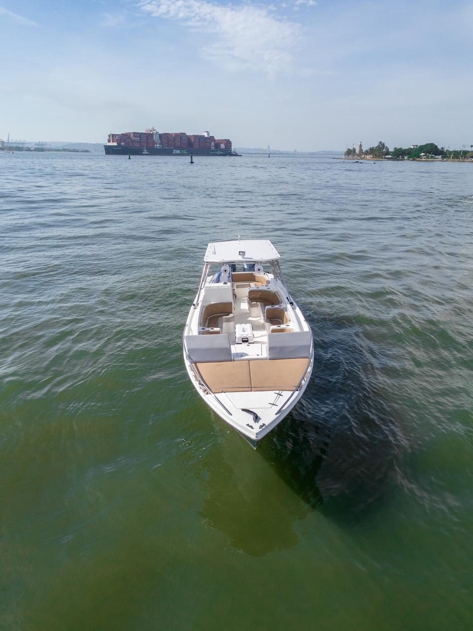 Bote Virginia 42ft (Skyline) 4