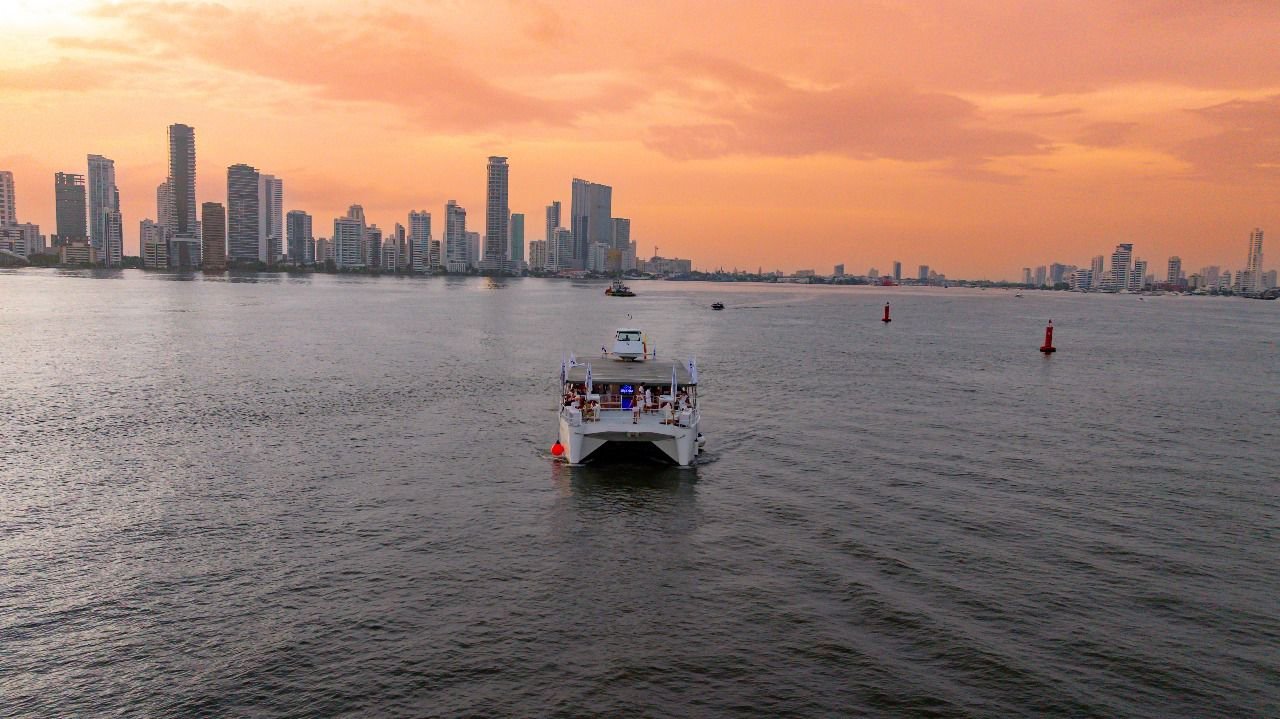 Atardecer En Catamarán Sibarita Máster (2)
