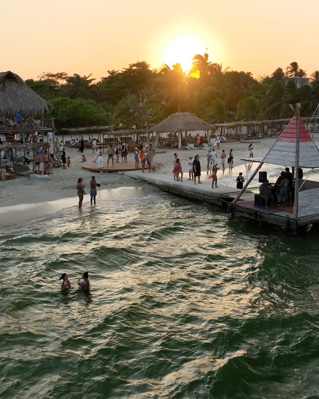 Atardecer en Fenix Beach Club (2)