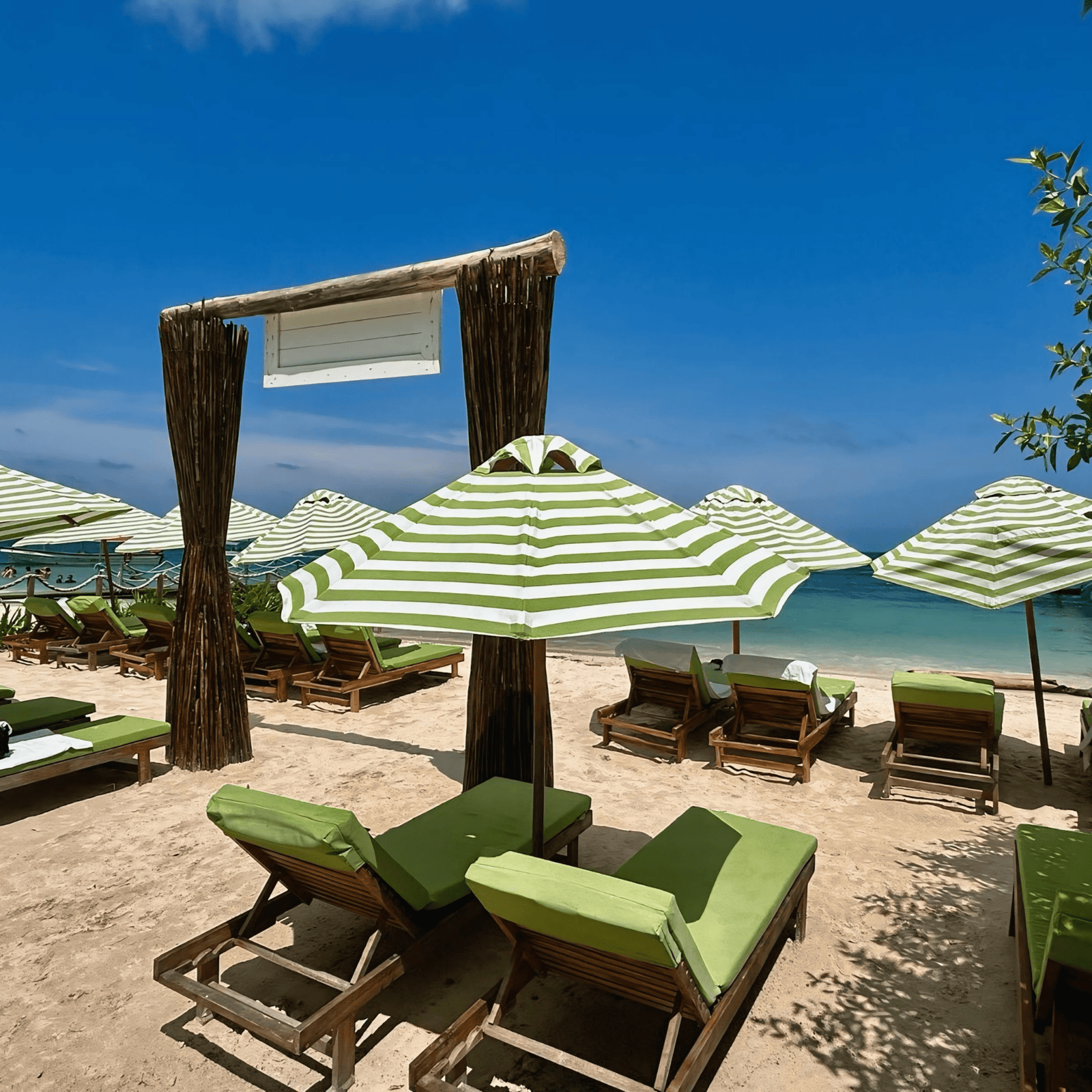 Manta Beach Club (1)