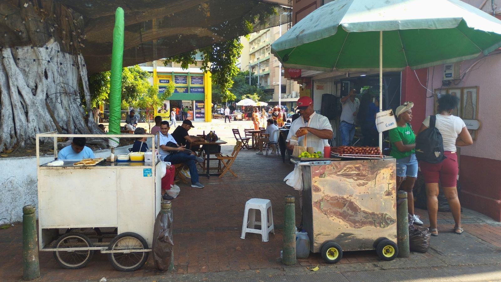 Tour de Comida Callejera Local 12