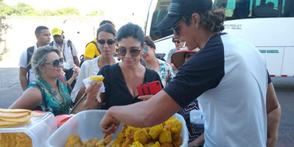 Tour de Comida Callejera Local 16