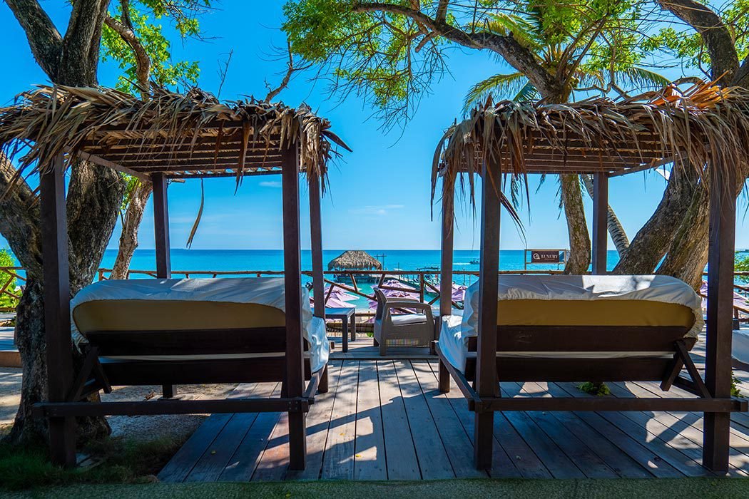 Luxury Beach Club 13