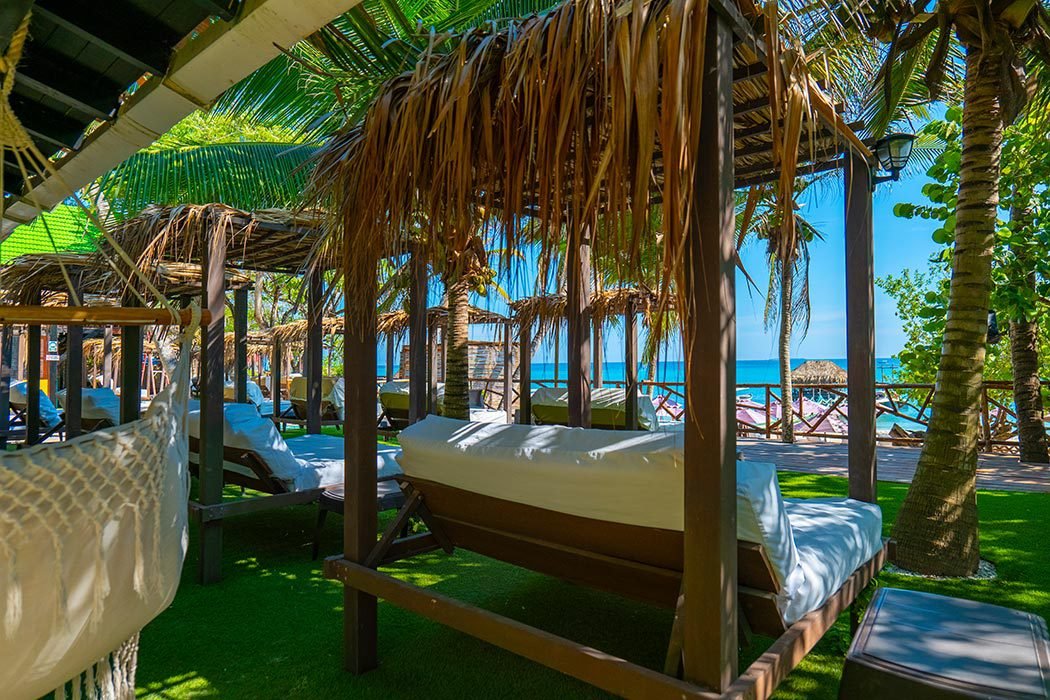 Luxury Beach Club 14