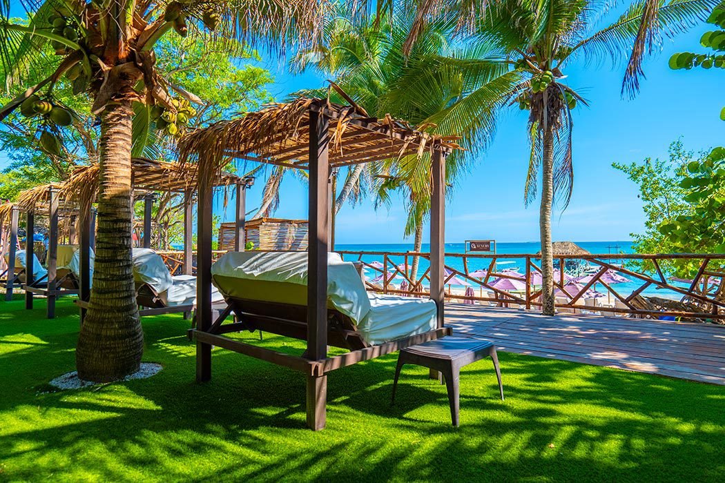Luxury Beach Club 15